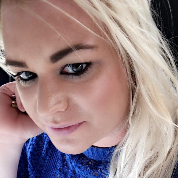 Meet your Posher, Britney - Picture 1 of 1